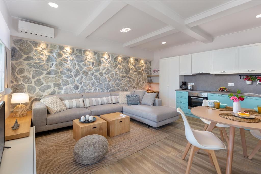 Rapanos Apartments photo 1