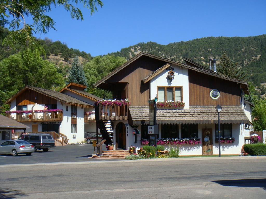 Starlight Lodge image