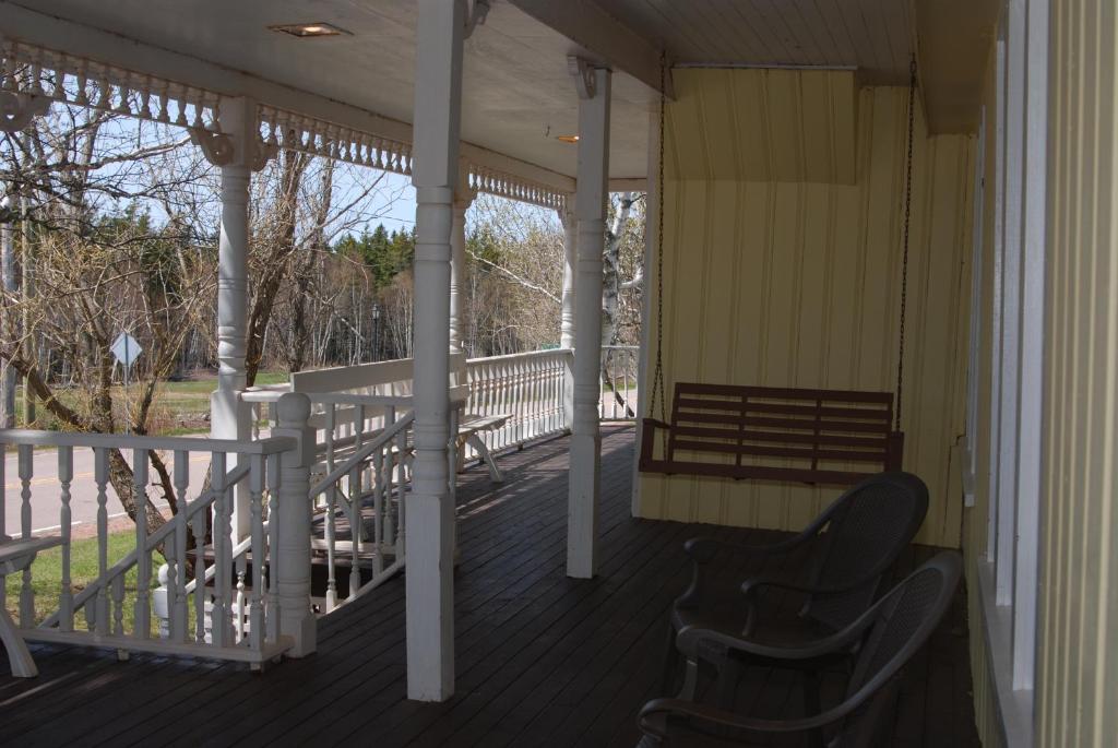 Shining Waters Country Inn photo 2