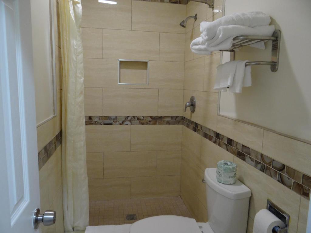 Двухместный (Номер с кроватью размера «queen-size»), Travel Inn with parking