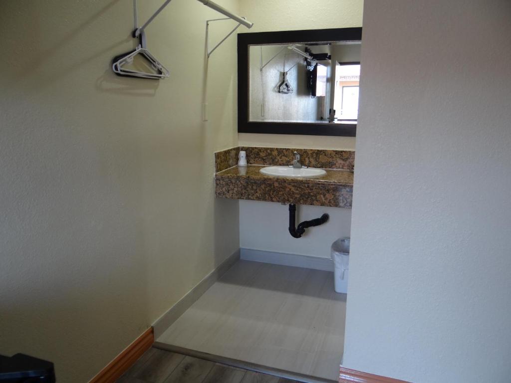 Двухместный (Номер с кроватью размера «queen-size»), Travel Inn with parking