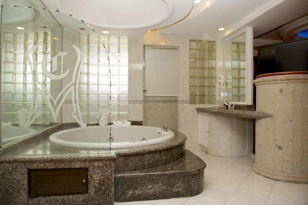 Сьюит (Люкс с гидромассажной ванной), Hotel Cuba