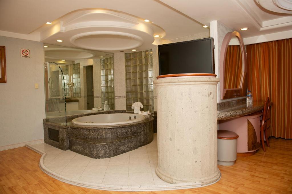 Сьюит (Люкс с гидромассажной ванной), Hotel Cuba