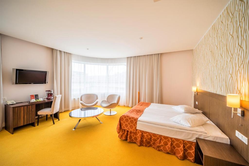 Трехместный (Двухместный номер Делюкс с 1 кроватью), Days Hotel Riga