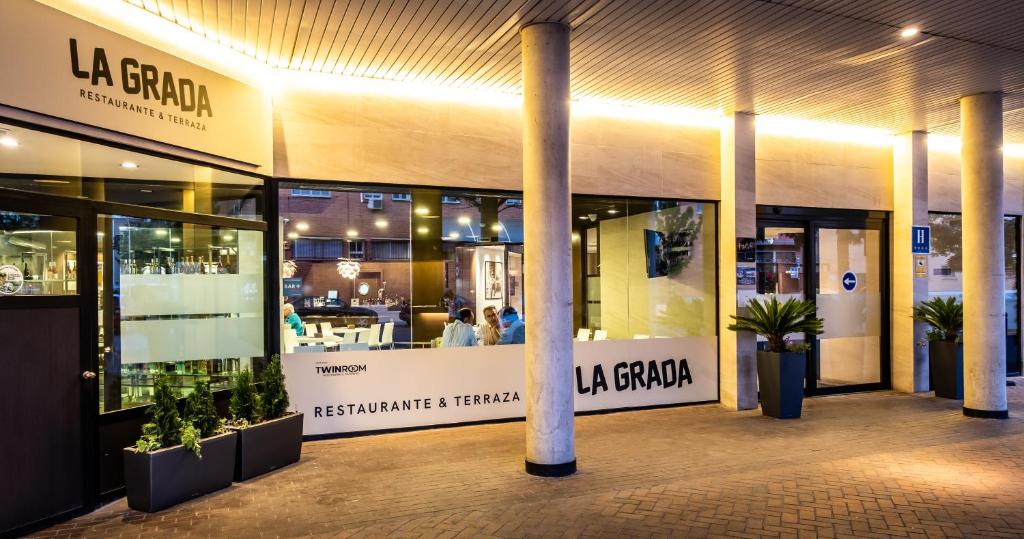 Hotel Tach Madrid Airport - Tap to explore photos