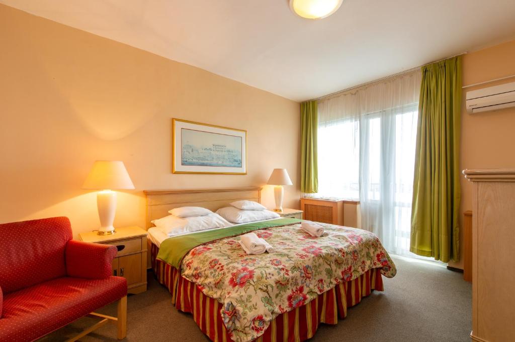 Двухместный (Стандартный двухместный номер с 1 кроватью и балконом), Hotel Fit Hévíz