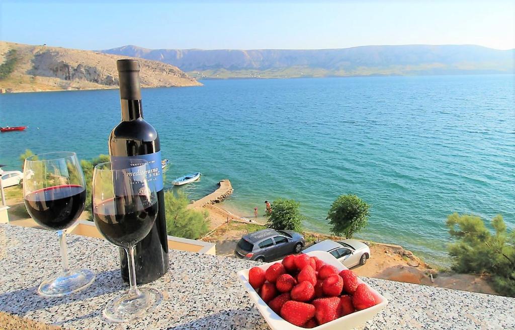 Apartments Niko Metajna, island Pag photo 1