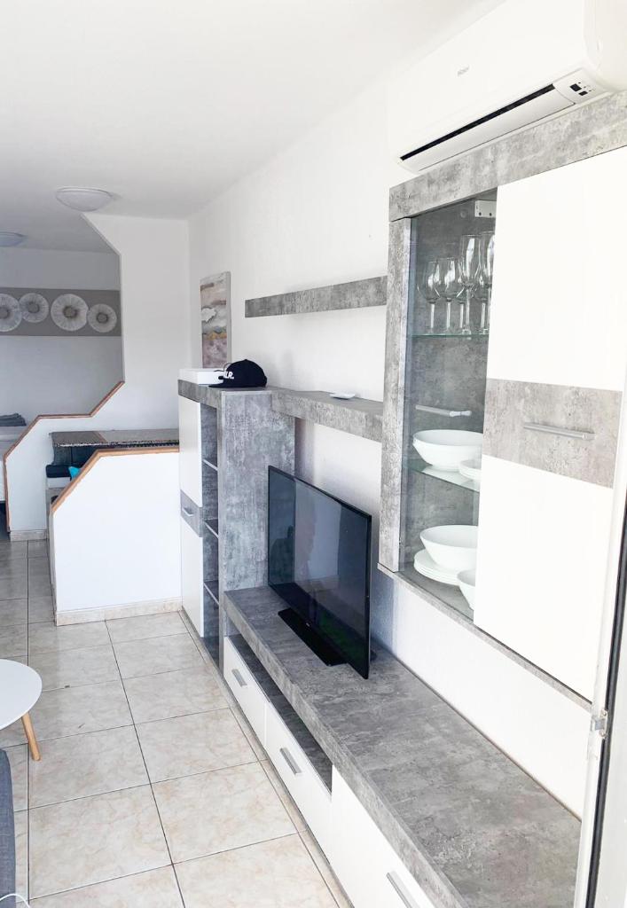 Sea View Studio Apartment in Santa Maria photo 4