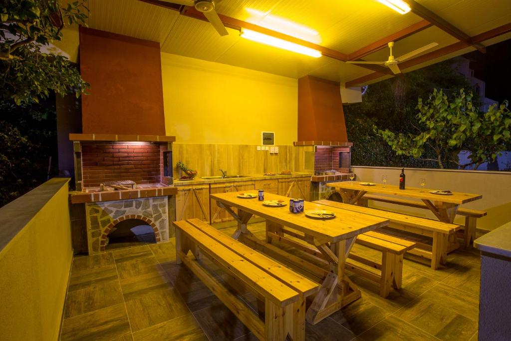 Rent House Karavi photo 2
