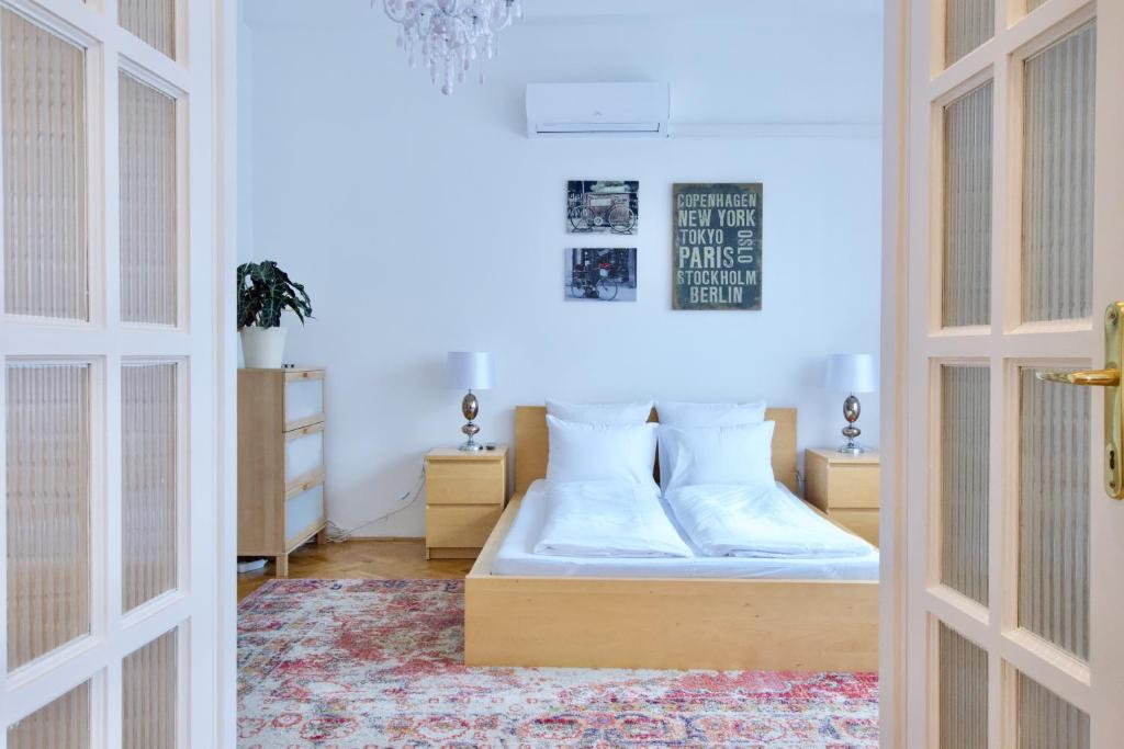 Standard Apartment by Hi5 - Madach Imre 1