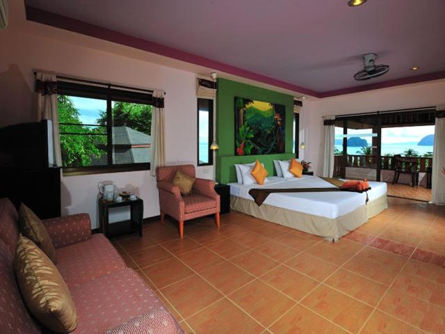 Koh Ngai Cliff Beach Resort photo 3