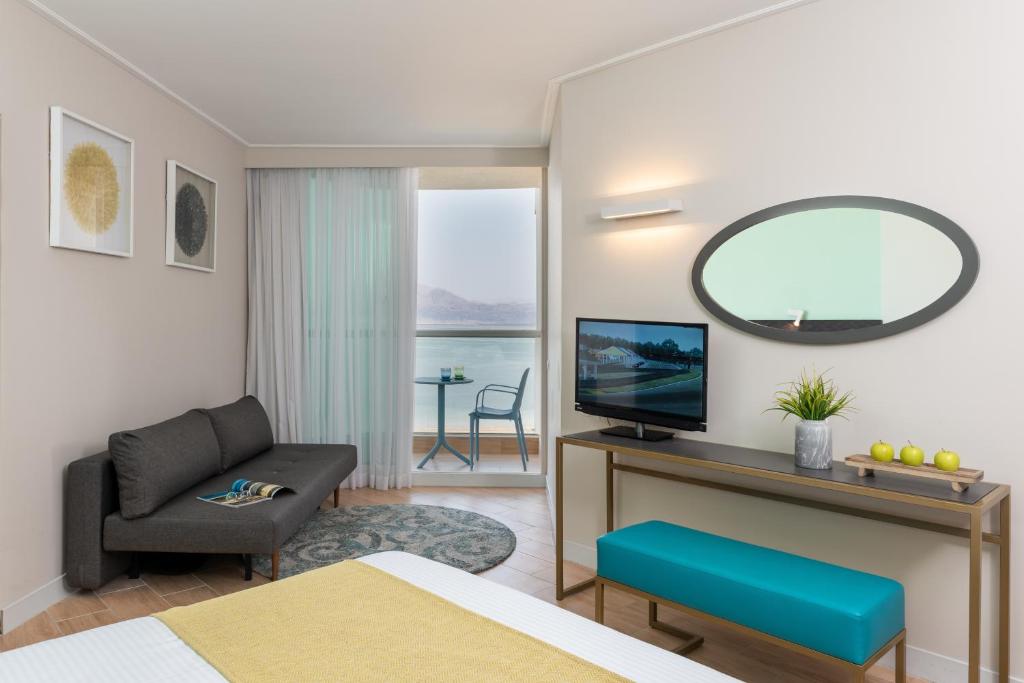 Leonardo Club Hotel Dead Sea - All Inclusive photo 2