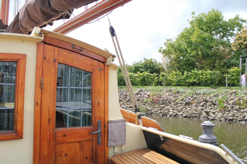 Boat and Breakfast photo 2