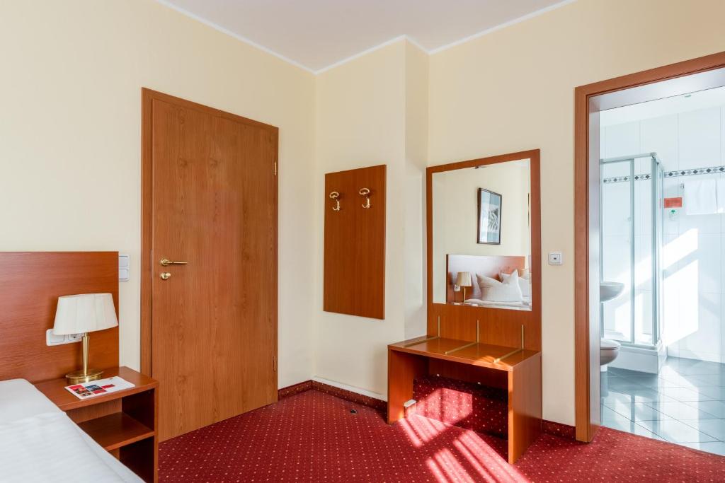 Двухместный (Стандартный двухместный номер с 1 кроватью), AZIMUT Hotel Dresden