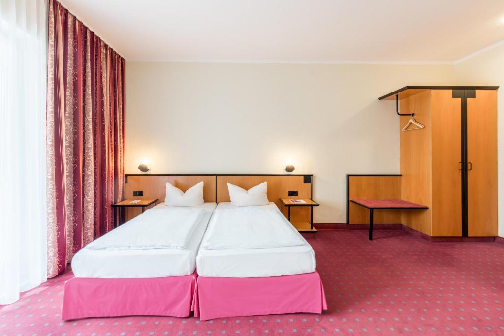 Трехместный (Трехместный номер), AZIMUT Hotel Dresden