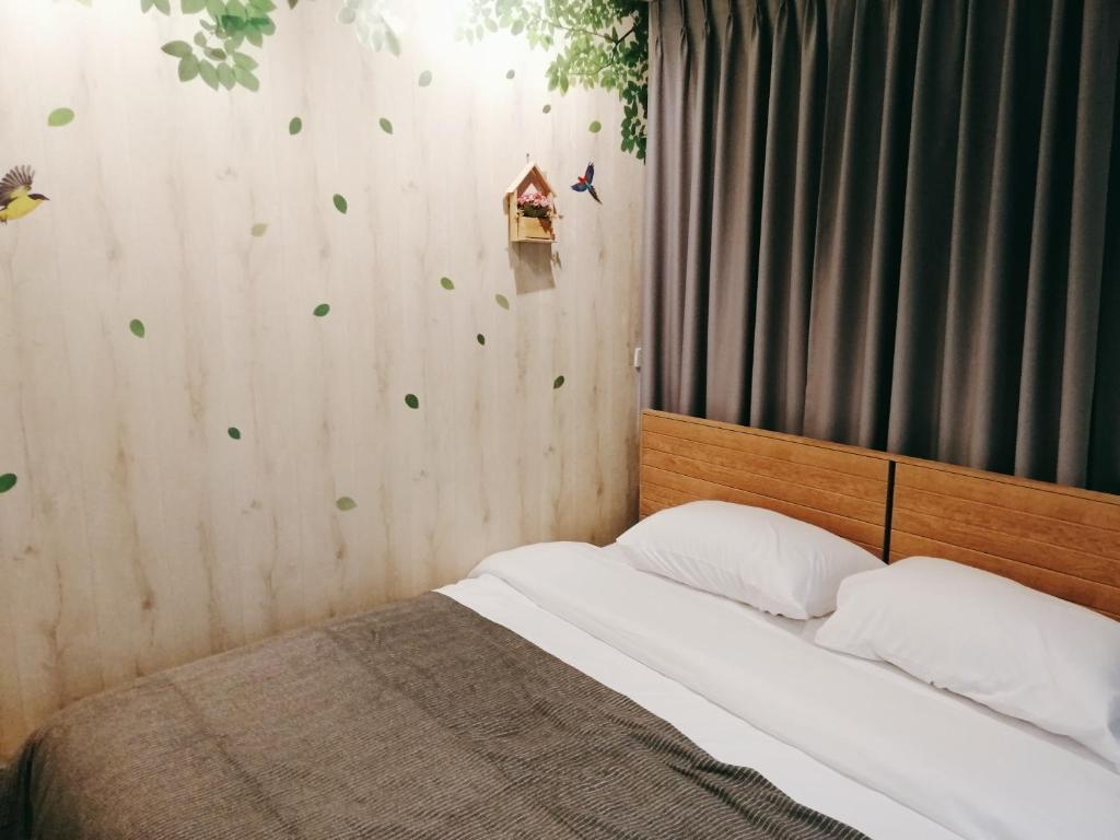 Двухместный (Двухместный номер Делюкс с 1 кроватью и балконом), White House Hostel