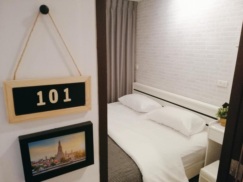 Двухместный (Двухместный номер с 1 кроватью и общей ванной комнатой), White House Hostel