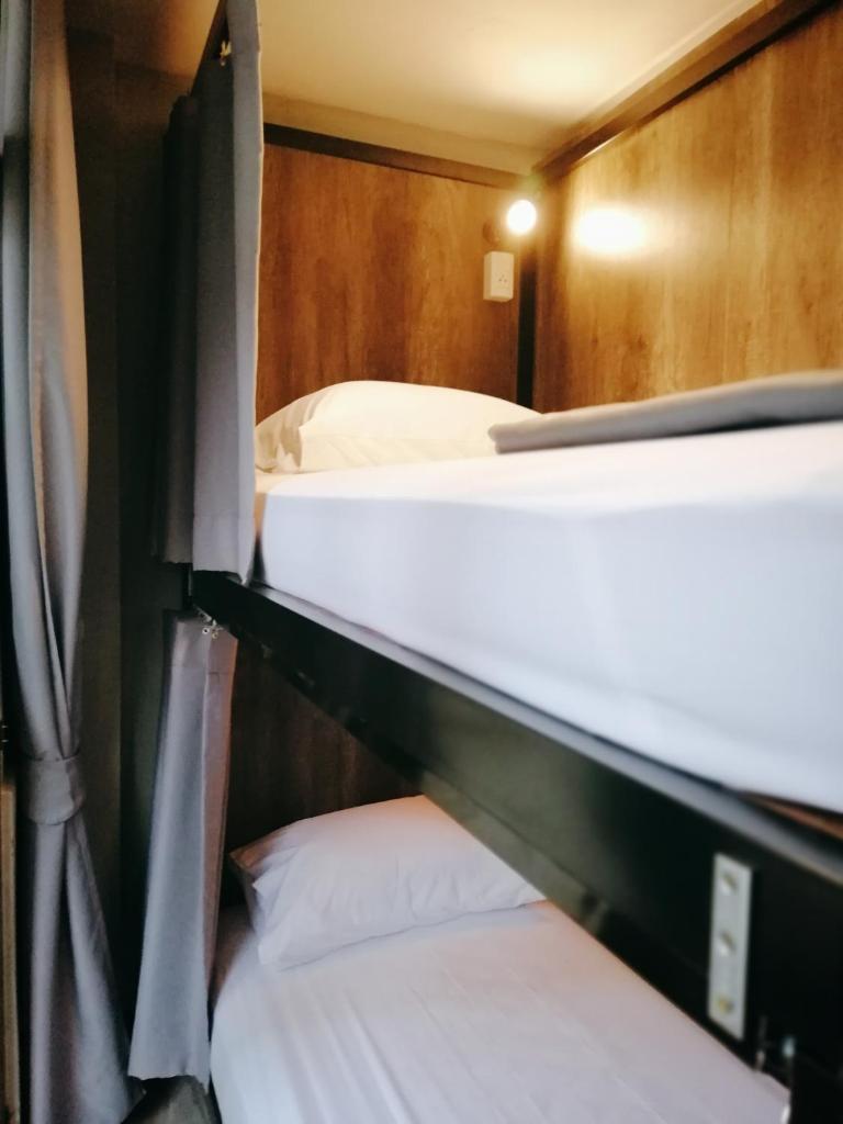Четырехместный (Четырехместный номер с общей ванной комнатой), White House Hostel