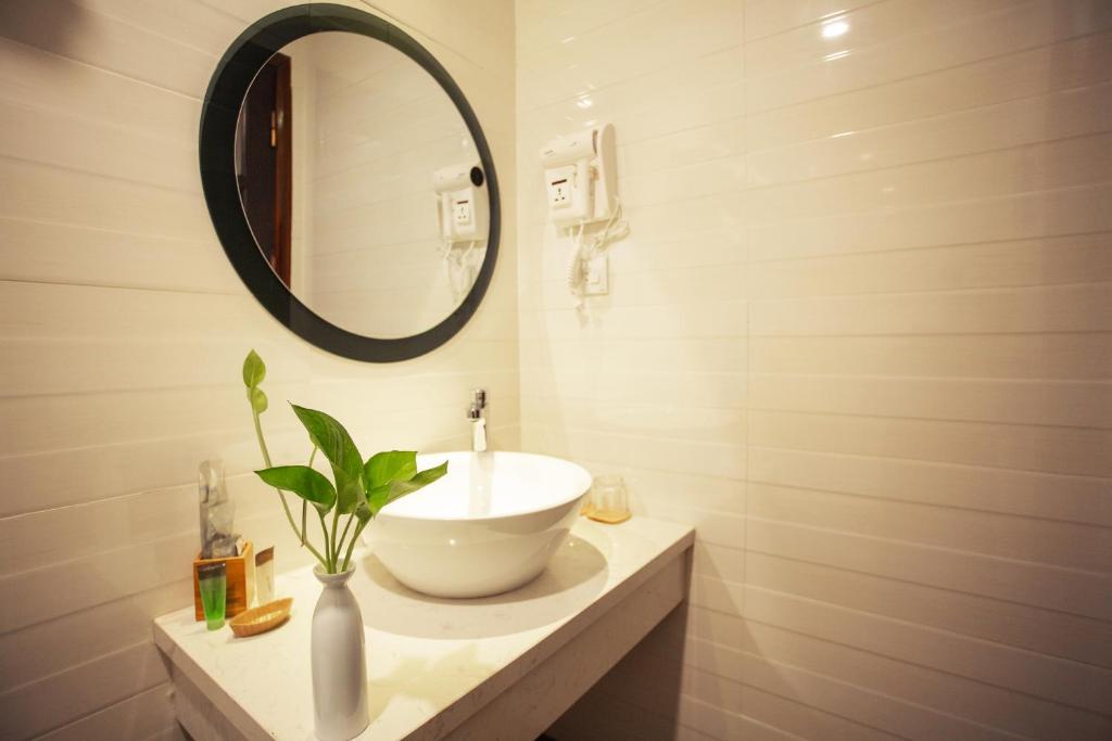 Двухместный (Двухместный номер с 2 отдельными кроватями), Adeline Hotel Hanoi