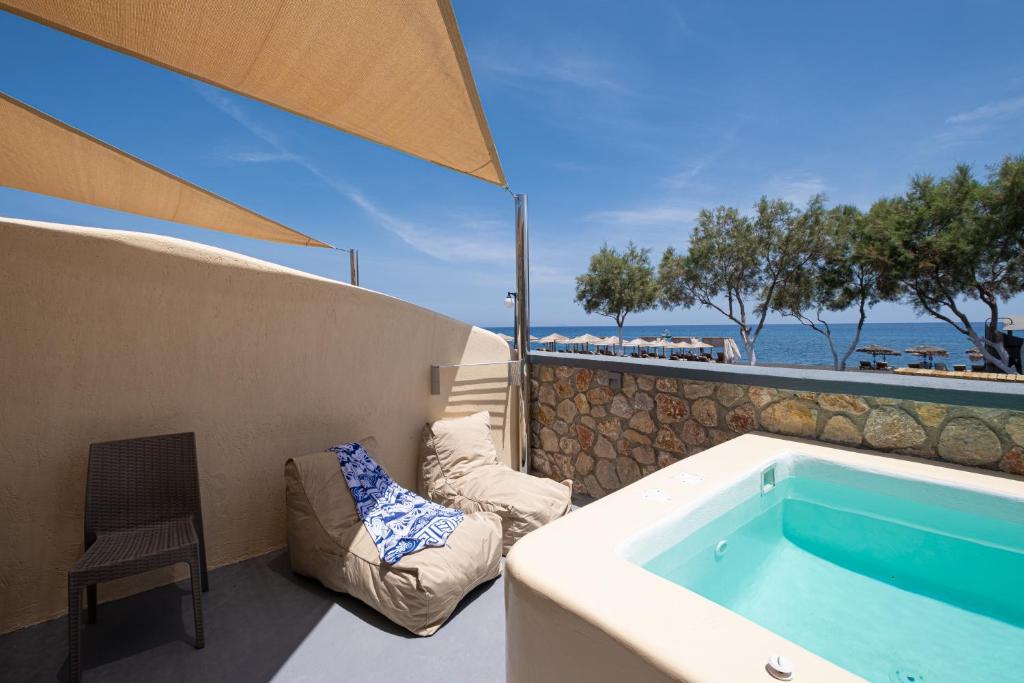 Cyclops Beach Apartments photo 3