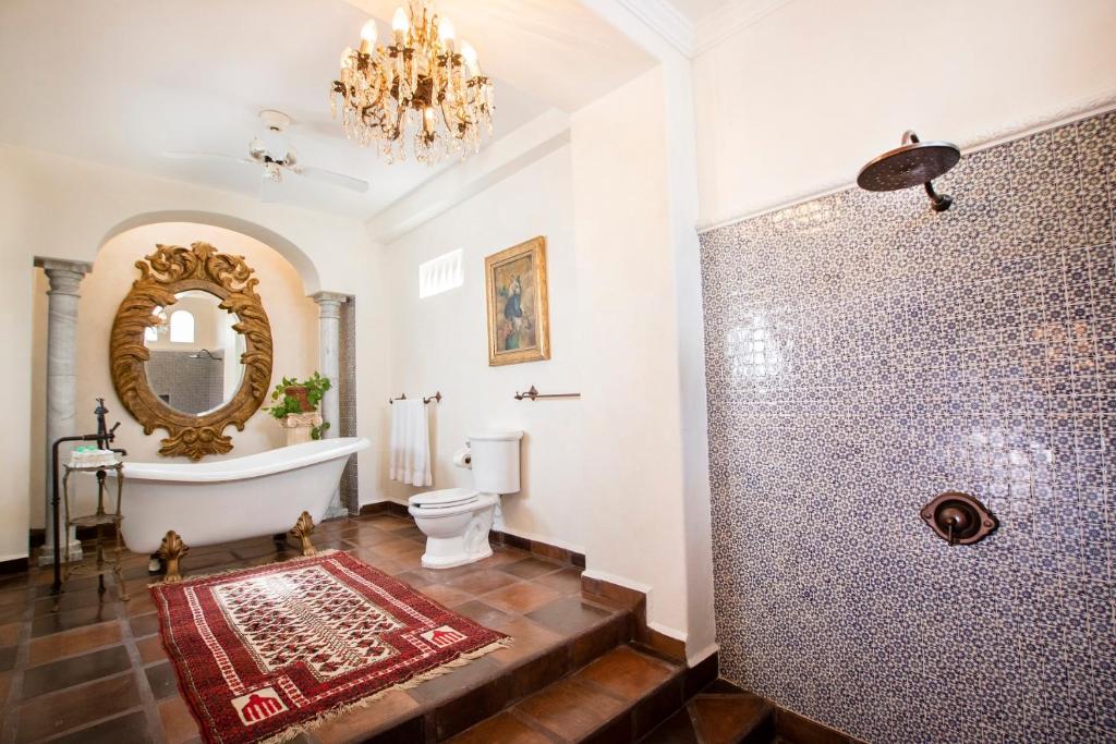 Сьюит (Улучшенный люкс с кроватью размера «king-size»), BellView Hotel Boutique