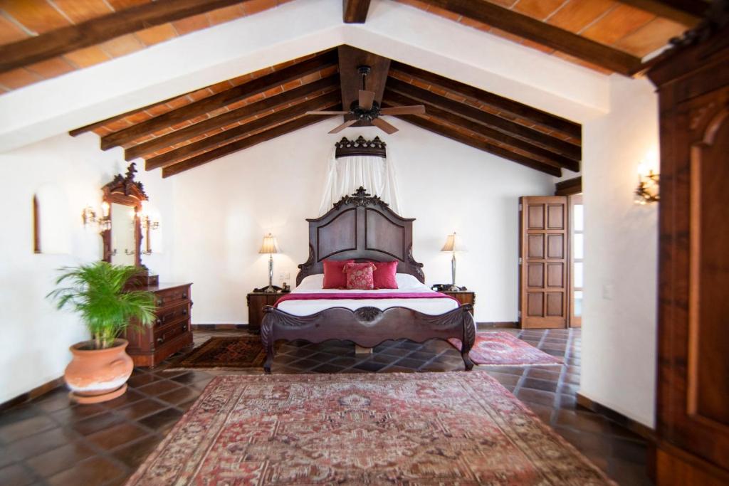 Сьюит (Улучшенный люкс с кроватью размера «king-size»), BellView Hotel Boutique