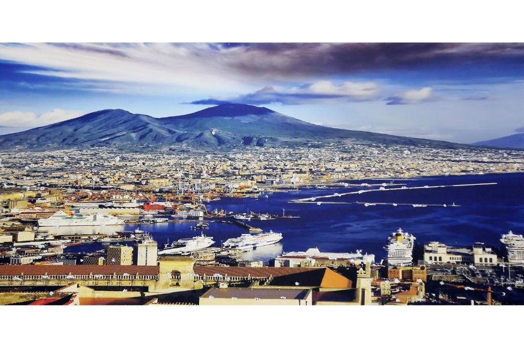 Live Naples - Tap to explore photos