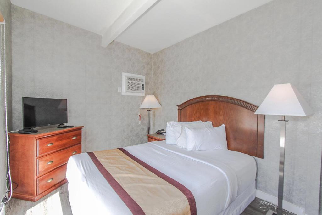 Canadas Best Value Inn Chinook Station photo 1