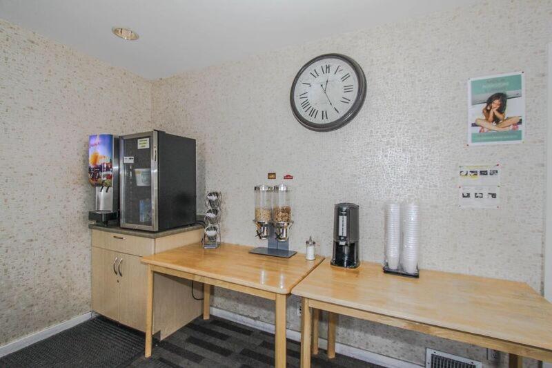 Canadas Best Value Inn Chinook Station photo 3