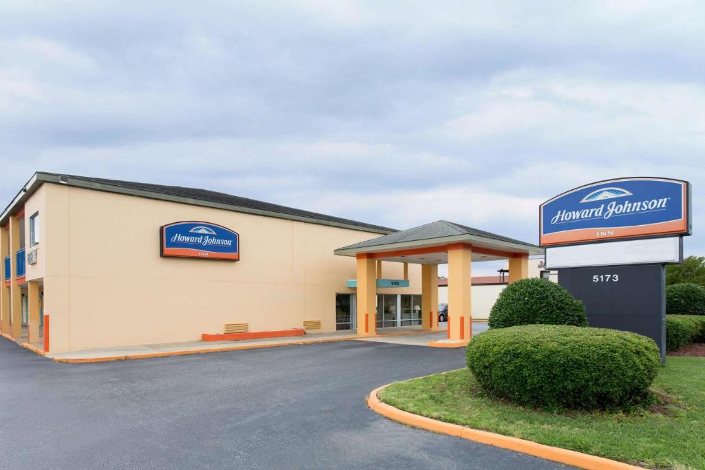 Howard Johnson by Wyndham Virginia Beach image