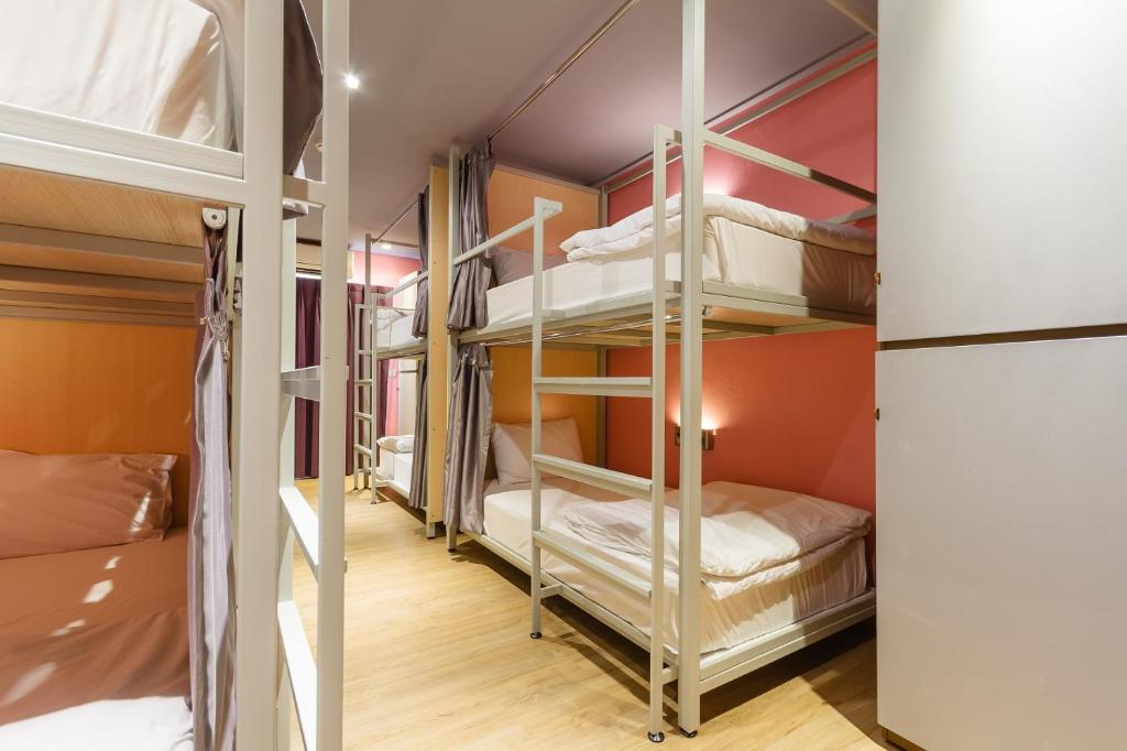 Номер (Bed in 8-Bed Ladies Dormitory Room), Хостел Siamaze