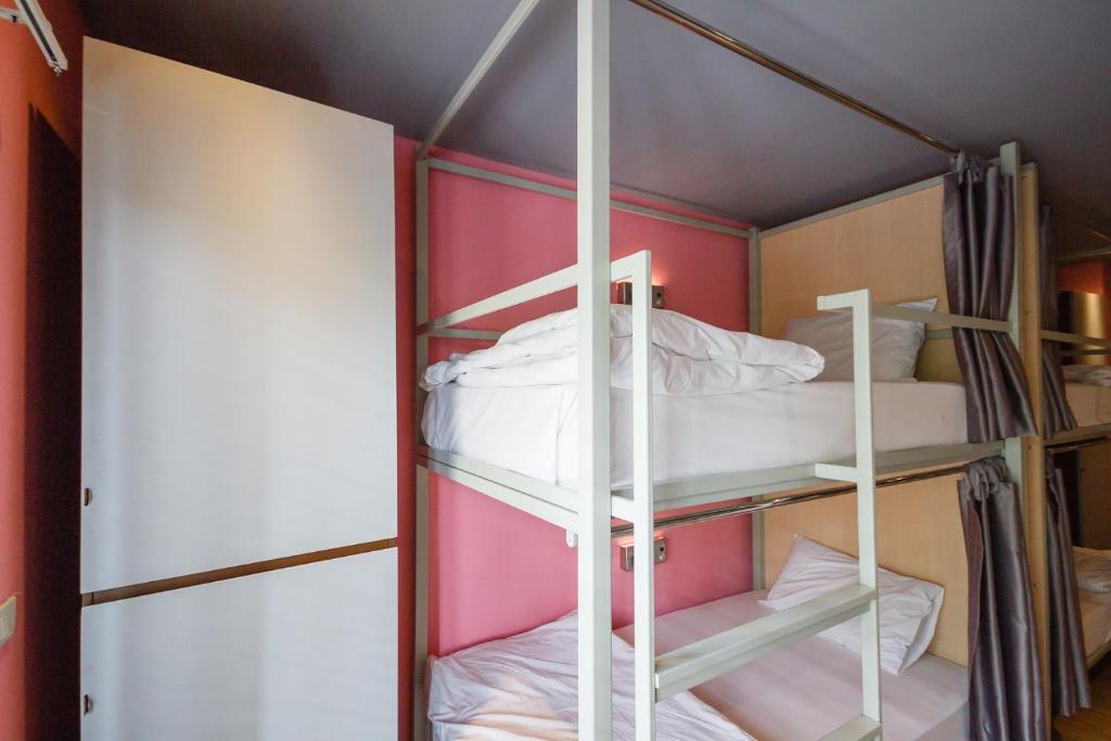 Номер (Bed in 8-Bed Ladies Dormitory Room), Хостел Siamaze