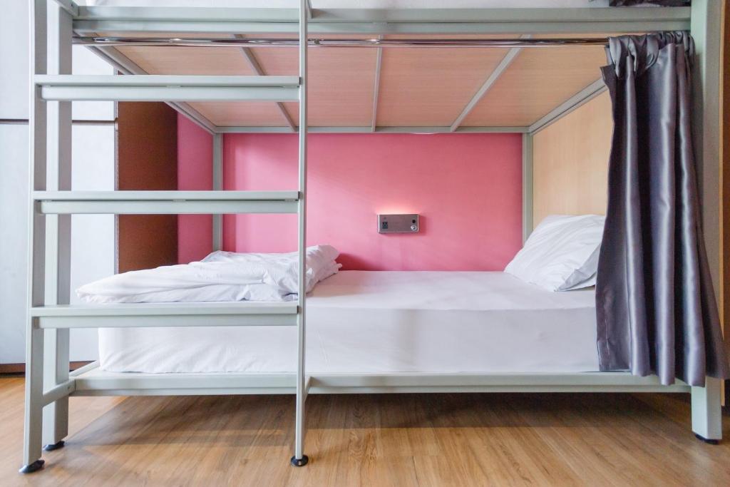 Номер (Bed in 8-Bed Ladies Dormitory Room), Хостел Siamaze