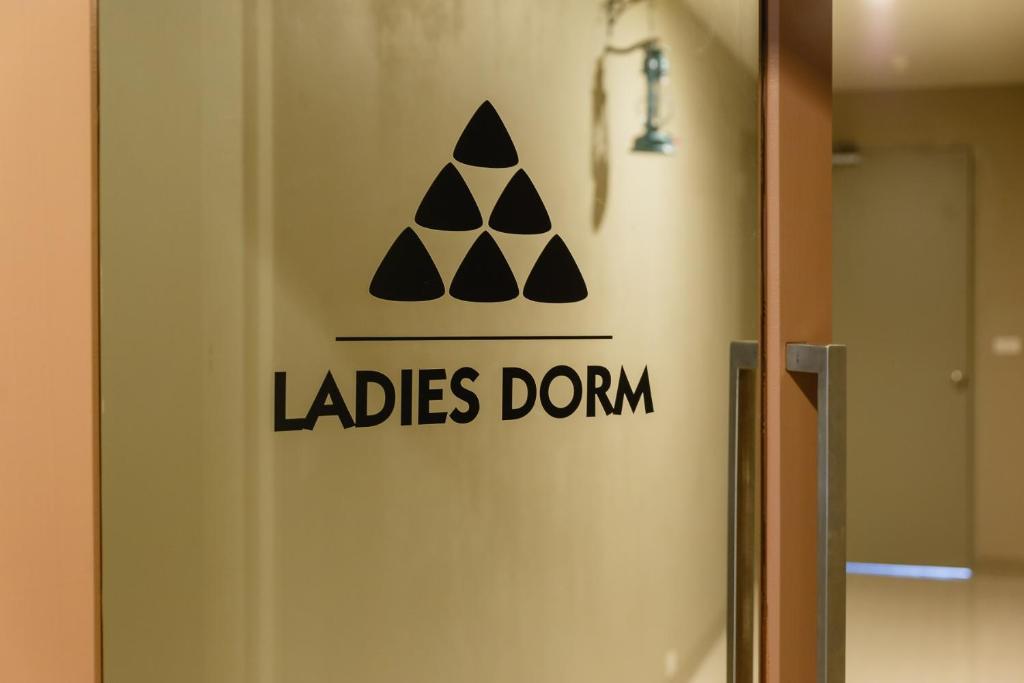 Номер (Bed in 8-Bed Ladies Dormitory Room), Хостел Siamaze
