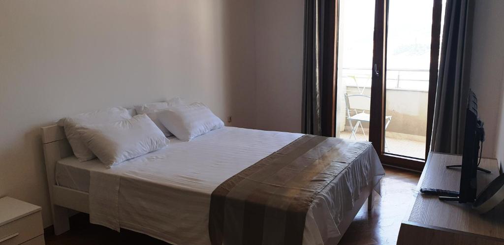 Апартаменты (Апартаменты с видом на море), Apartmani Svetionik