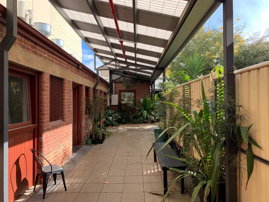 CROWN CENTRAL BUSINESS DISTRICT MOTEL - NO UNDER 18s photo 3