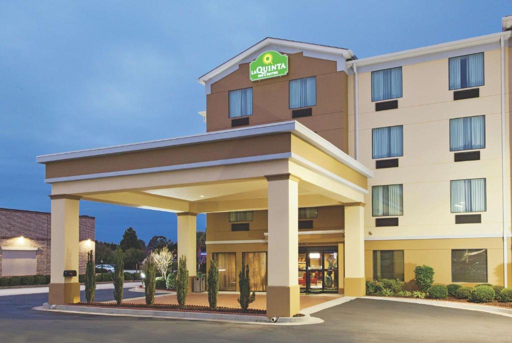 La Quinta Inn & Suites by Wyndham Warner Robins - Robins AFB image