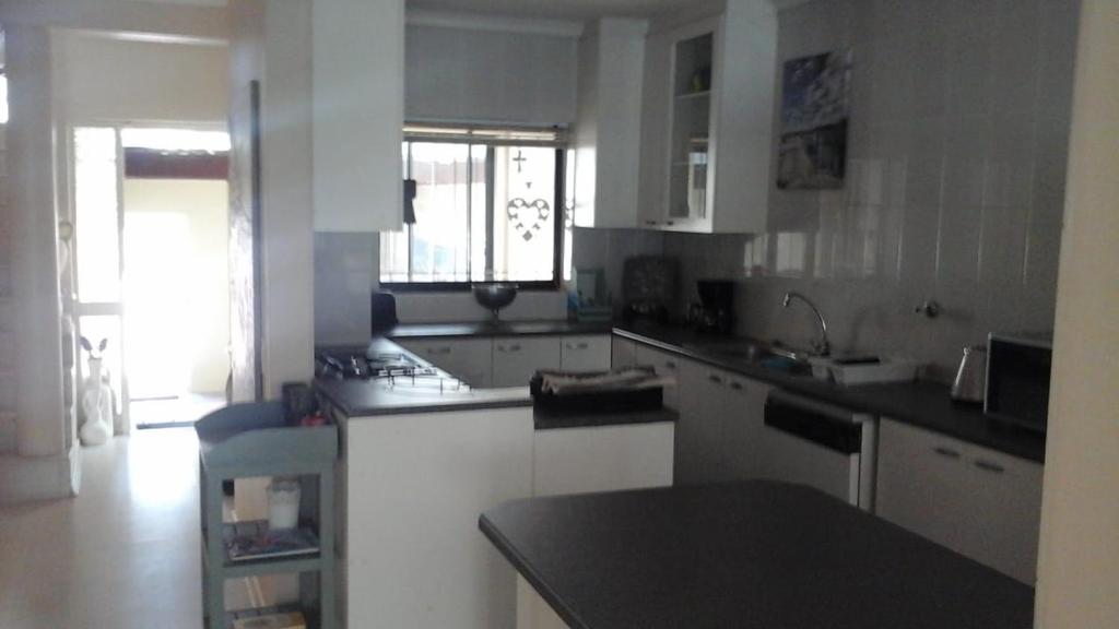 Shalom beach house photo 4