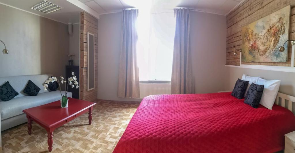 Двухместный (Номер с кроватью размера «queen-size» и общей ванной комнатой), Villa Kadriorg Hostel