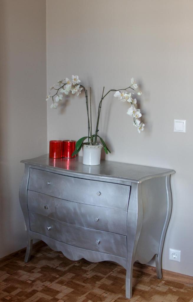 Двухместный (Номер с кроватью размера «queen-size» и общей ванной комнатой), Villa Kadriorg Hostel