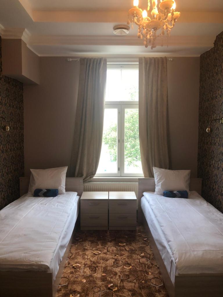 Трехместный (Трехместный номер эконом-класса с общей ванной комнатой), Villa Kadriorg Hostel