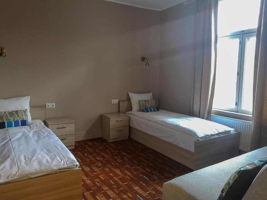 Номер (Односпальная кровать в общем мужском номере), Villa Kadriorg Hostel