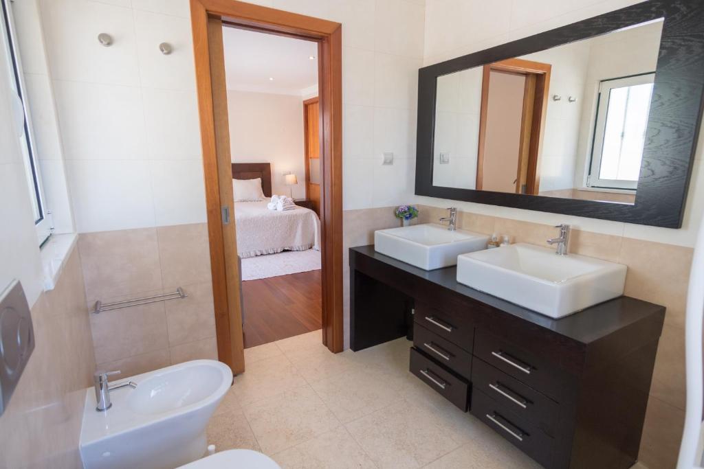 Villa Ria Rose, Alto da Ria 23 - jacuzzi and beach photo 4