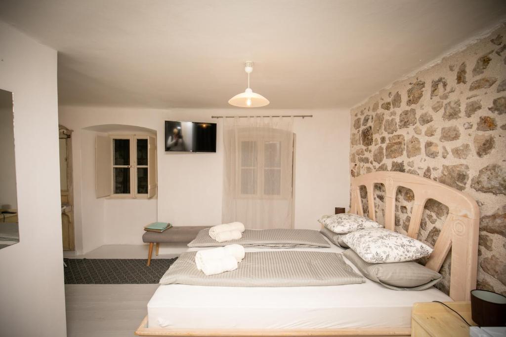 Rooms Epidaurus - Tap to explore photos