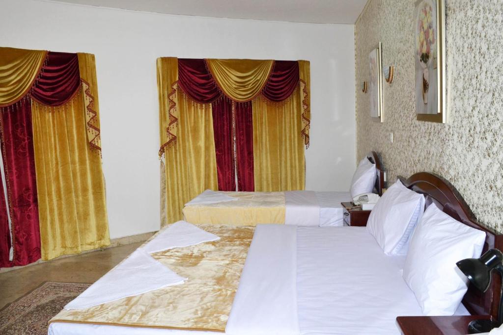 Трехместный (Трехместный номер с балконом), Отель TAJ AL BARAHA HOTEL L.L.C