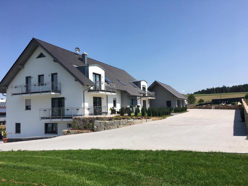 Landhaus Ferienwohnungen mit Pool und Wellness photo 3
