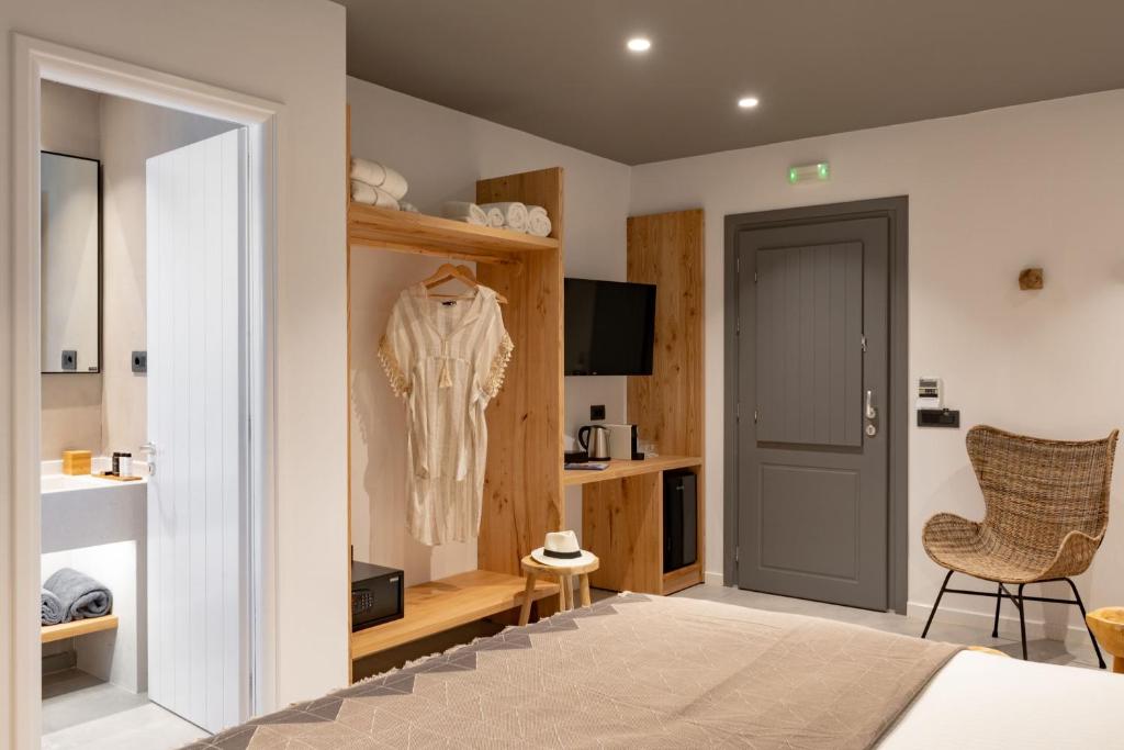 Сьюит (Люкс с гидромассажной ванной на открытом воздухе и террасой), Lemon Suites Santorini