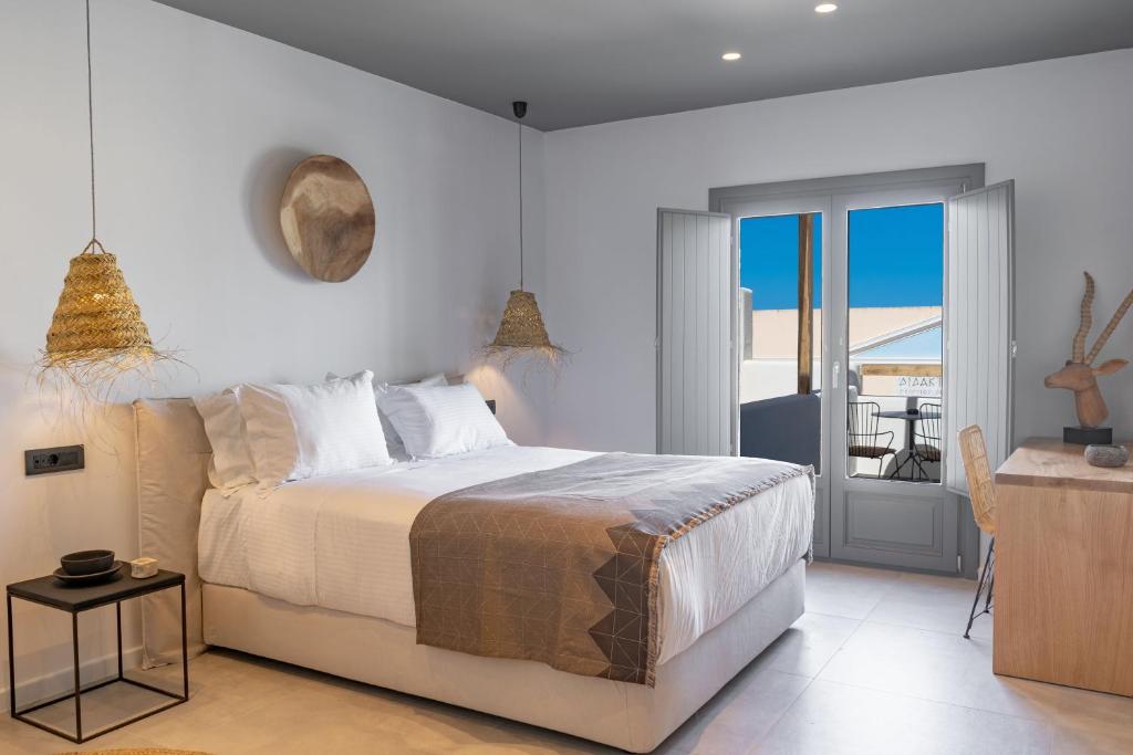Сьюит (Люкс с гидромассажной ванной на открытом воздухе и террасой), Lemon Suites Santorini