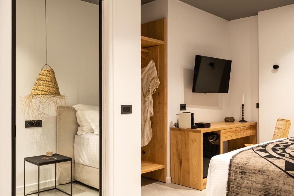 Сьюит (Люкс с гидромассажной ванной на открытом воздухе и террасой), Lemon Suites Santorini
