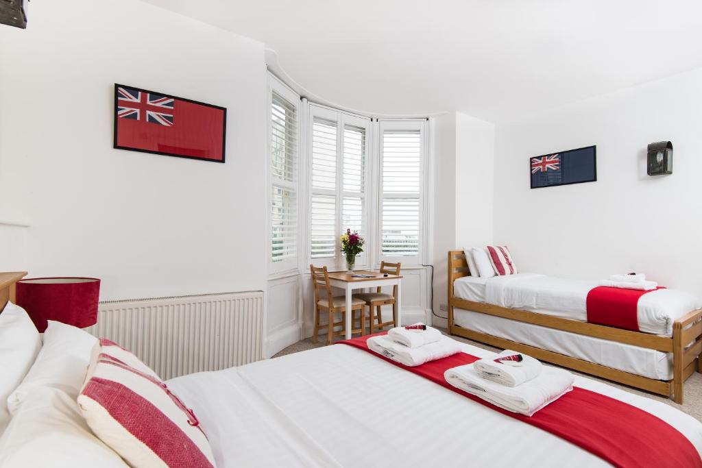 Hamptons Brighton Room Type - Quadruple Room with Private Bathroom